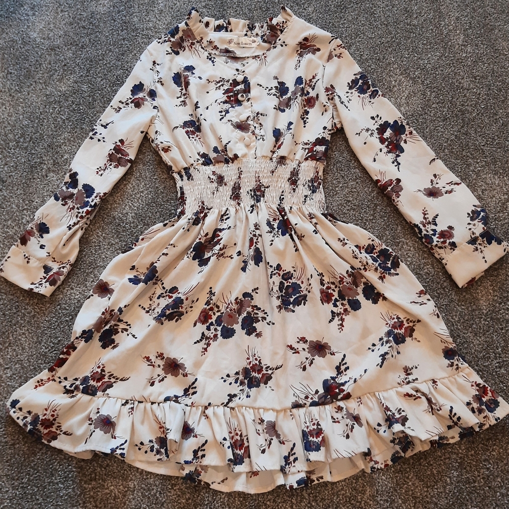 NWOT New flowers Floral Print Long Sleeved Dress